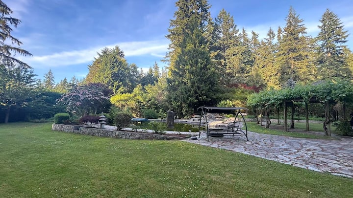 Song  Pinecrest Manor | Forest & Pond - Surrey