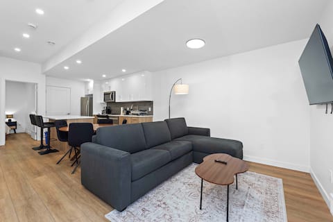 Top performing Airbnb: Private 2BR Suite · CTrain · UofC · Downtown in Banff Trail