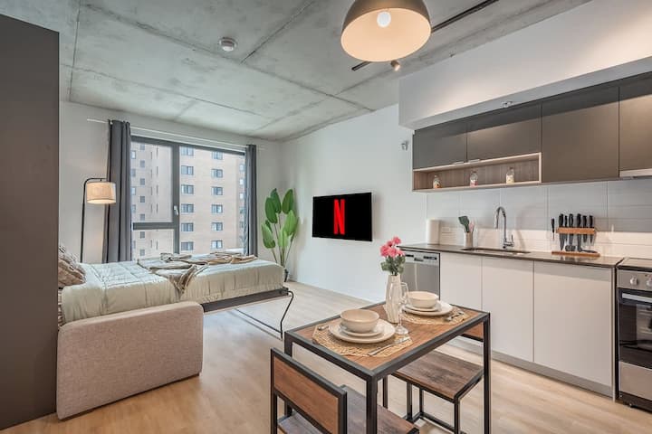 Contemporary Loft | Heart Of Place Des Arts - Montreal