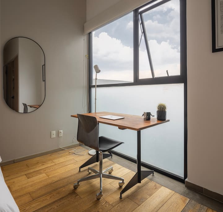 Workspace evidence from Sunny in Roma Norte TOP location