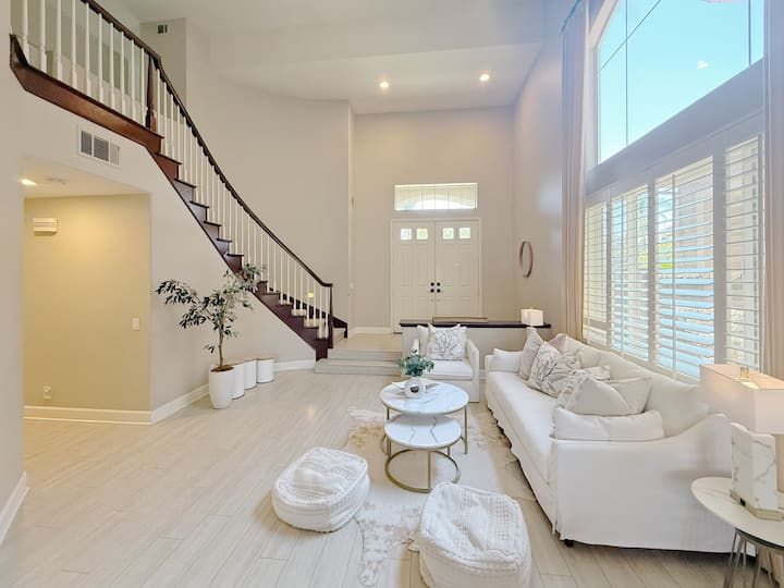 Near Irvine 4-bedroom3-bathroom Single-family Home - Tustin, CA