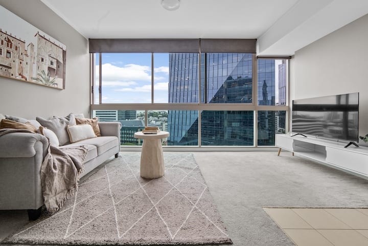 Stylish Fortitude Valley Apt |City Views + Parking - 布里斯班