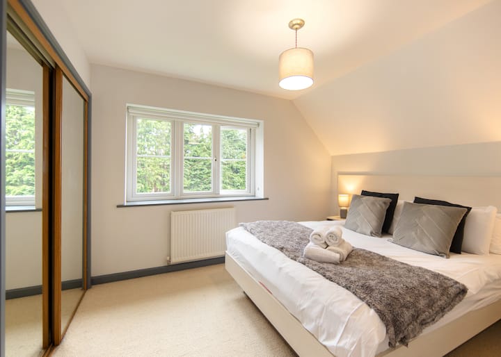 New 1 Bedroom Apartment With Free Parking! - Southampton