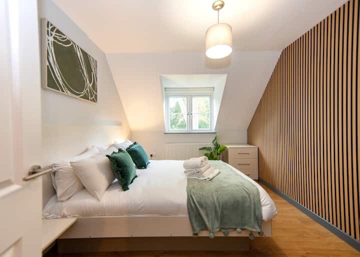 Brand New 2 Bedroom Apartment! Free Parking! - Southampton