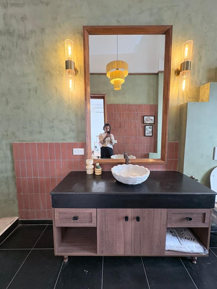 Full bathroom 1 image 1
