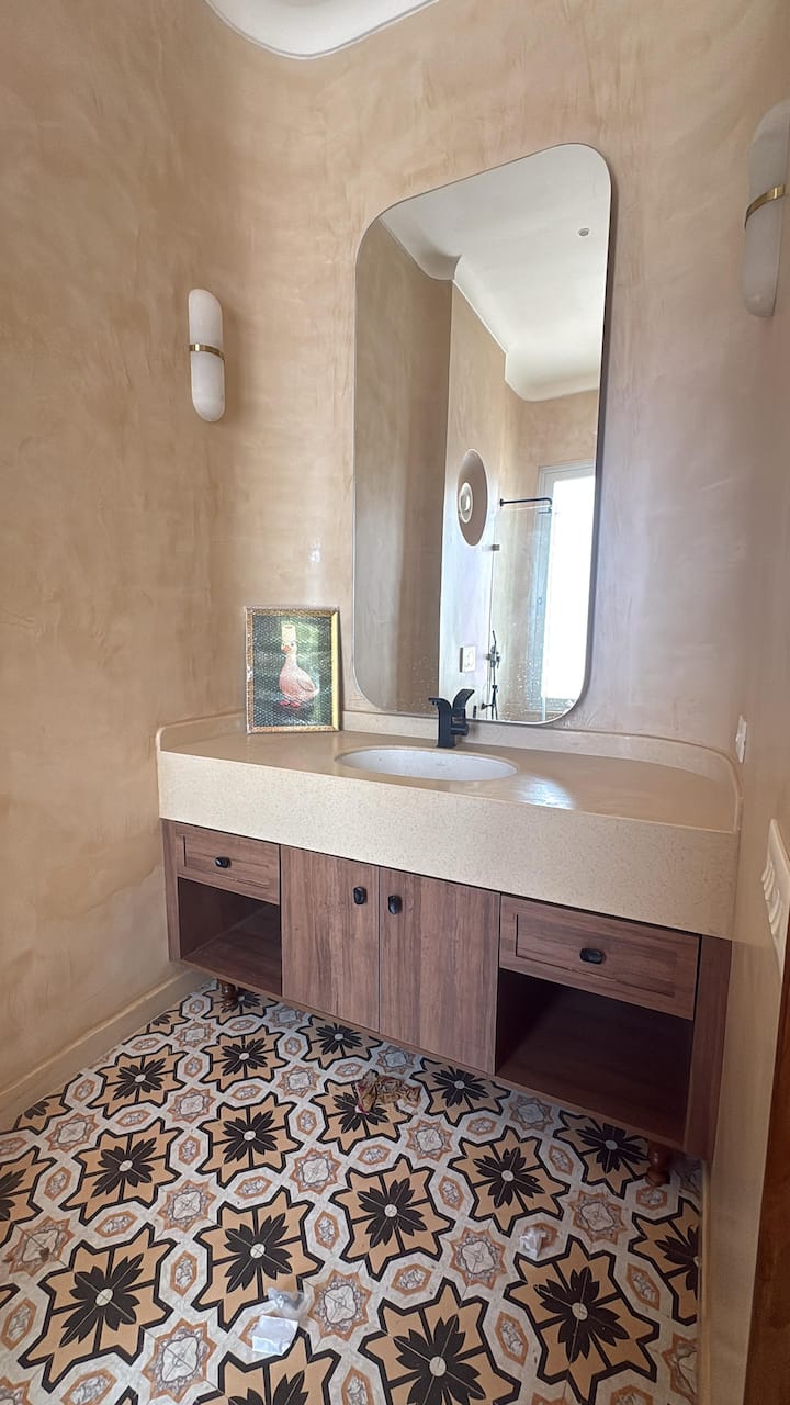 Full bathroom 2 image 1