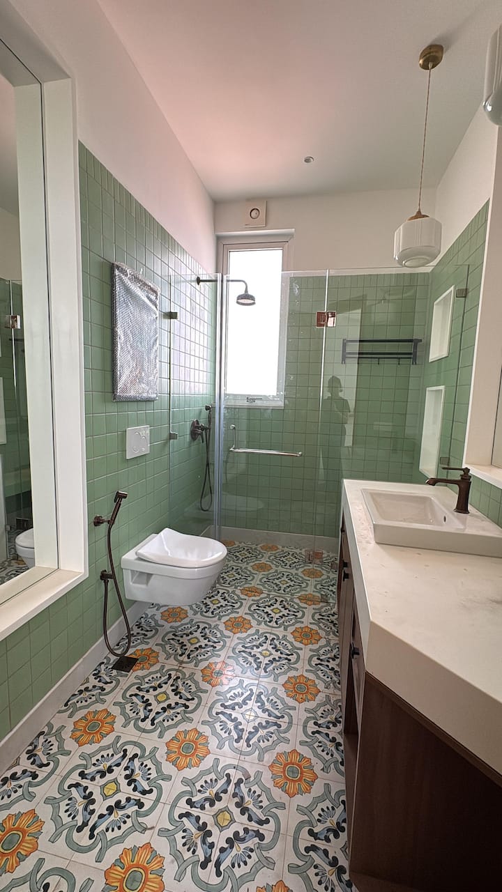 Full bathroom 3 image 1