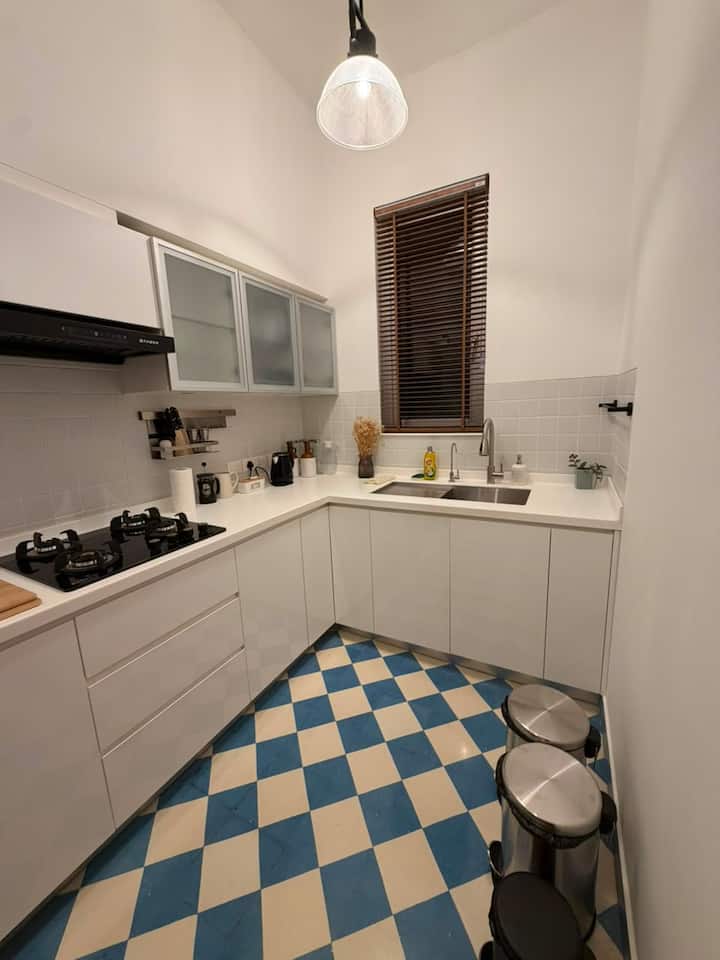 Full kitchen image 1
