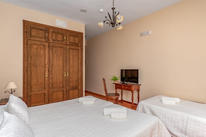 Habitación Triple Balcon - Colmenar
