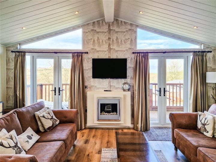 2 Bed Luxury Lodge | Countryside Setting | Hot Tub - Devon