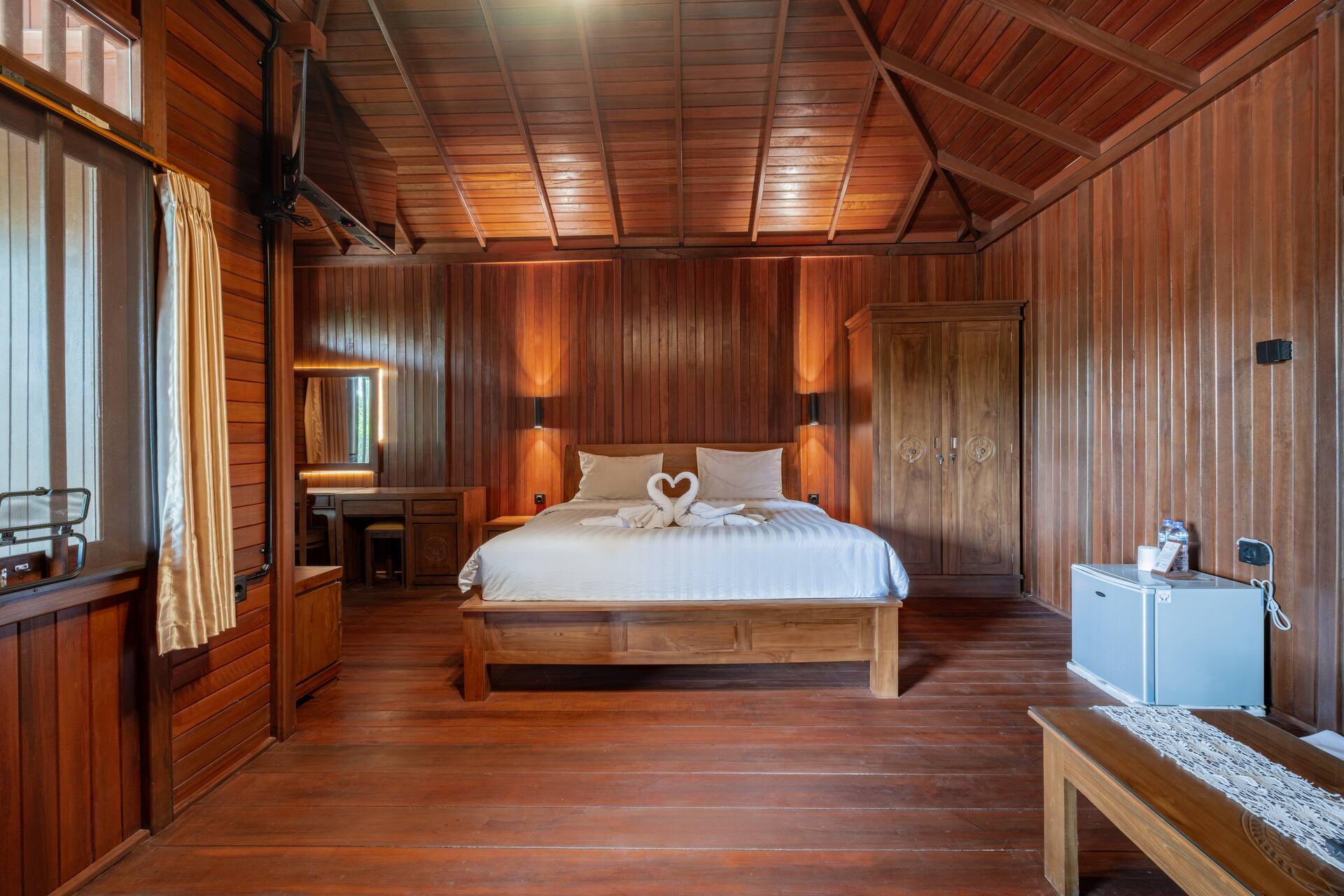 Charming Wooden Nook Room in Bali 2