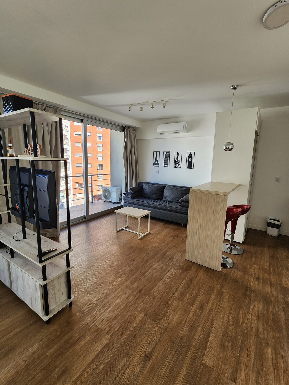 Studio con balcón y amenities