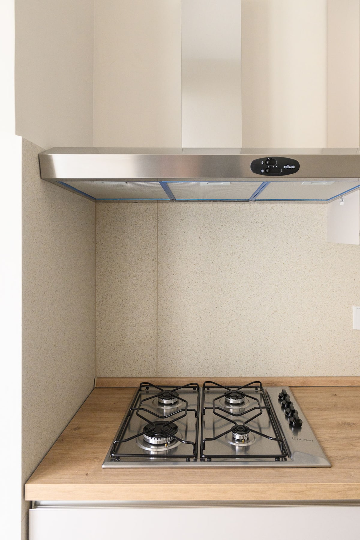 Elegante appartamento nuovo di zecca con 3 camere da letto e 2 bagni | Metro A — Cucina completa 6 | Roma