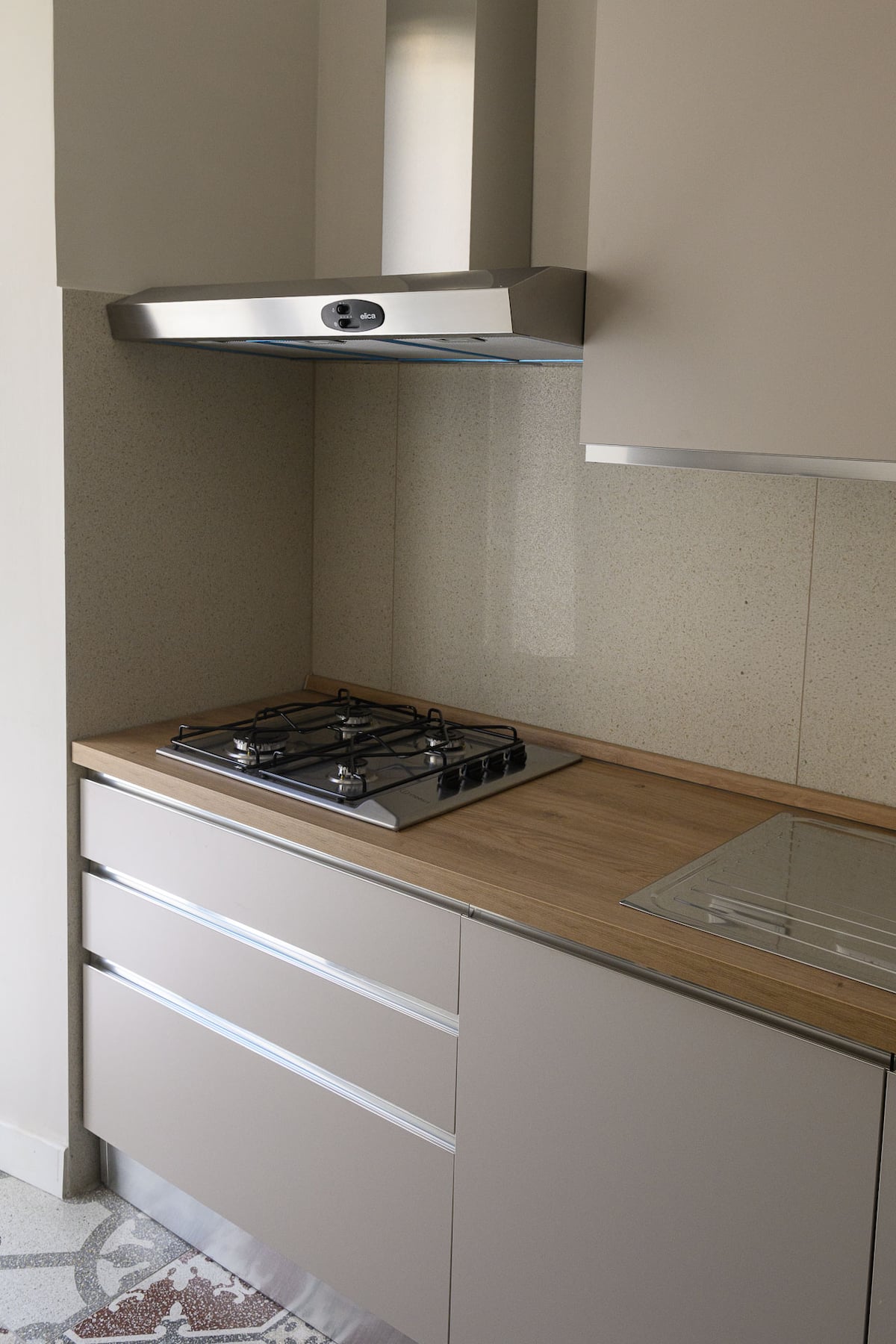 Elegante appartamento nuovo di zecca con 3 camere da letto e 2 bagni | Metro A — Cucina completa 5 | Casa vacanze LovedHomes a Roma