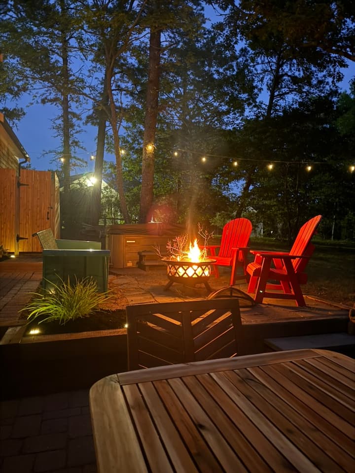 Brewster Family Retreat With Hot Tub & Patio - Harwich, MA
