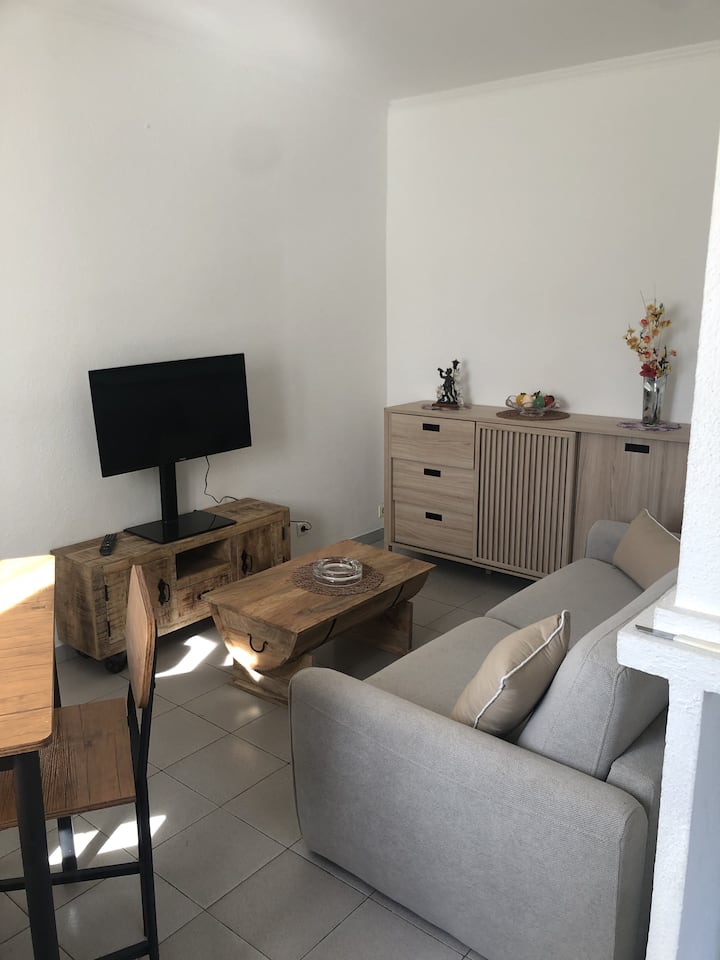 F2 En Rez De Villa Avec Un Joli Jardin - 꼬르스