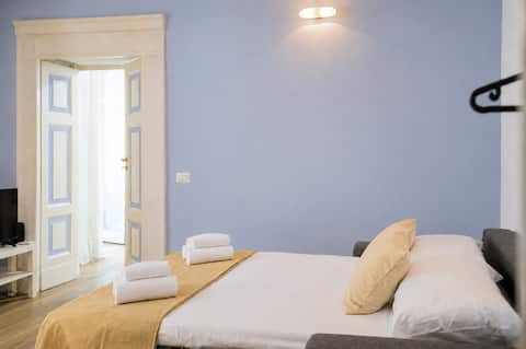 Top performing Airbnb: Port'Alba 11 • Between History, Books and Tradition! in Naples