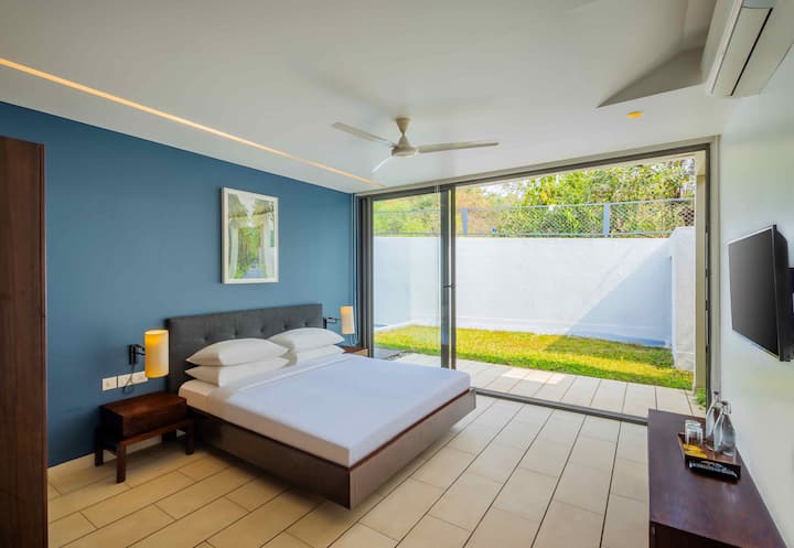 Bedroom 1 image 2