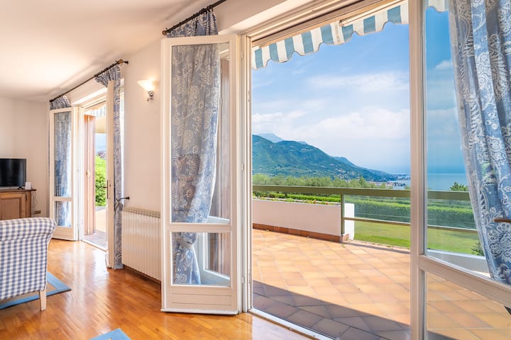 Villa Vittoria • Pool, Lake View & Private Garden - Lac de Garde