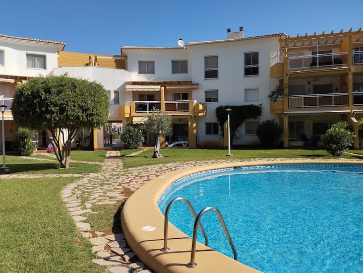 Apartamento Segunda Fila De Playa. Zona Tranquila. - Denia