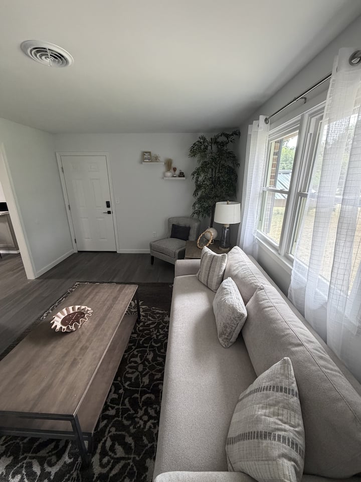 Bright living space — Crewe Corner · Apartment D, Crewe, Virginia