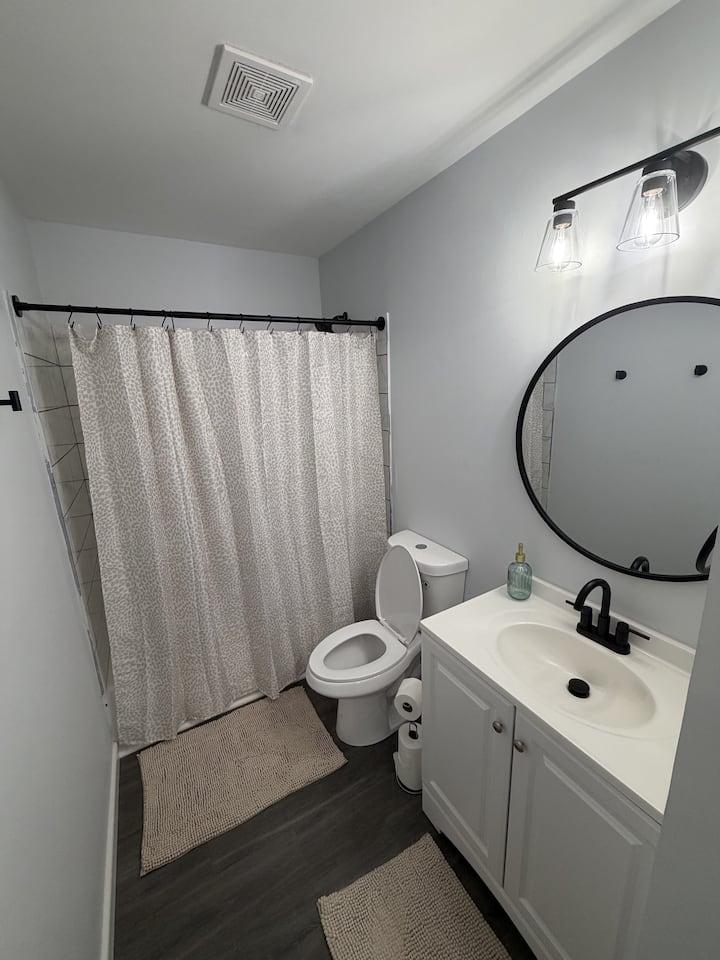 Full bathroom — Crewe Corner · Apartment D, Crewe, Virginia