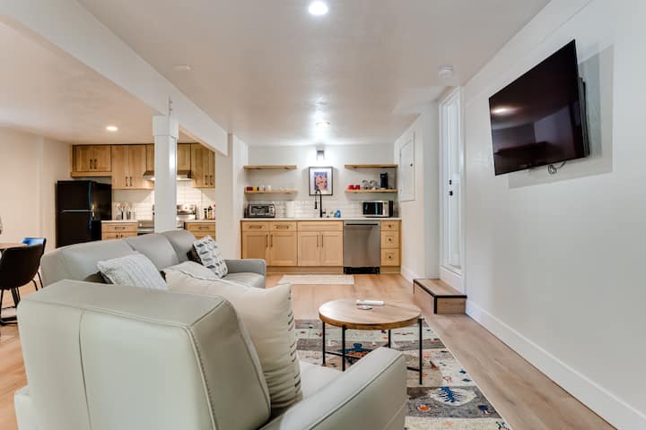 Modern Forest Hideaway - Eugene, OR