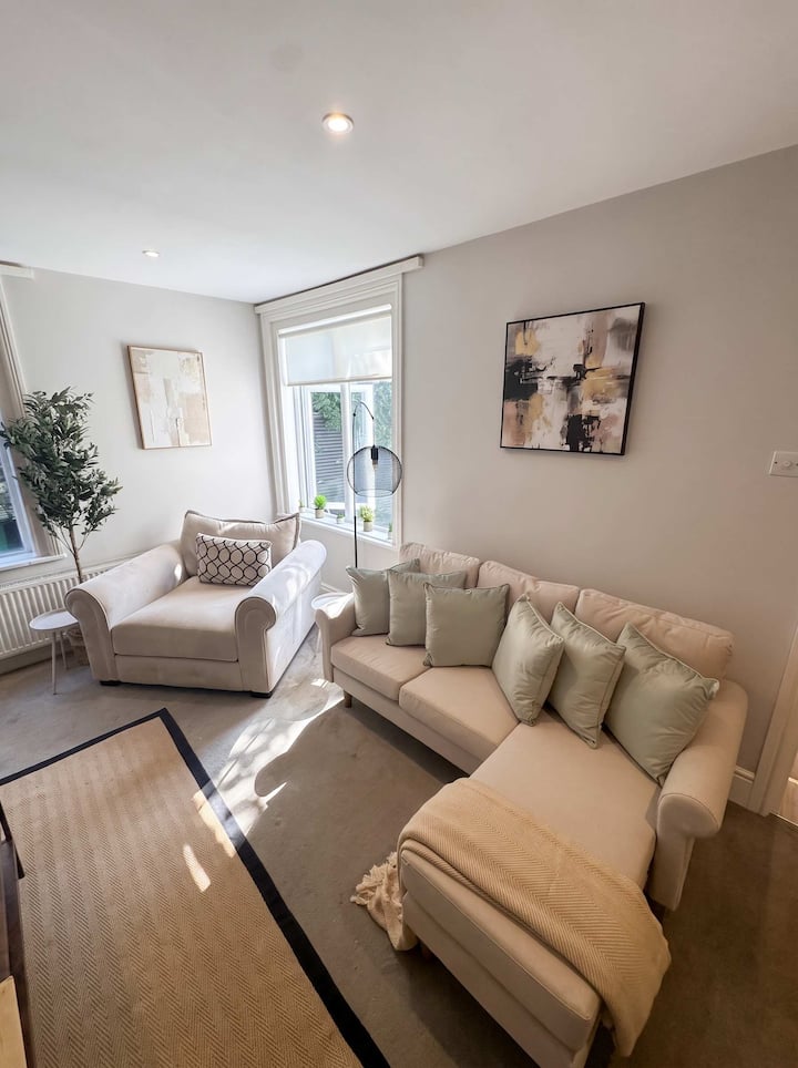 Bright 2-bed Garden Flat, Central Guildford - Guildford