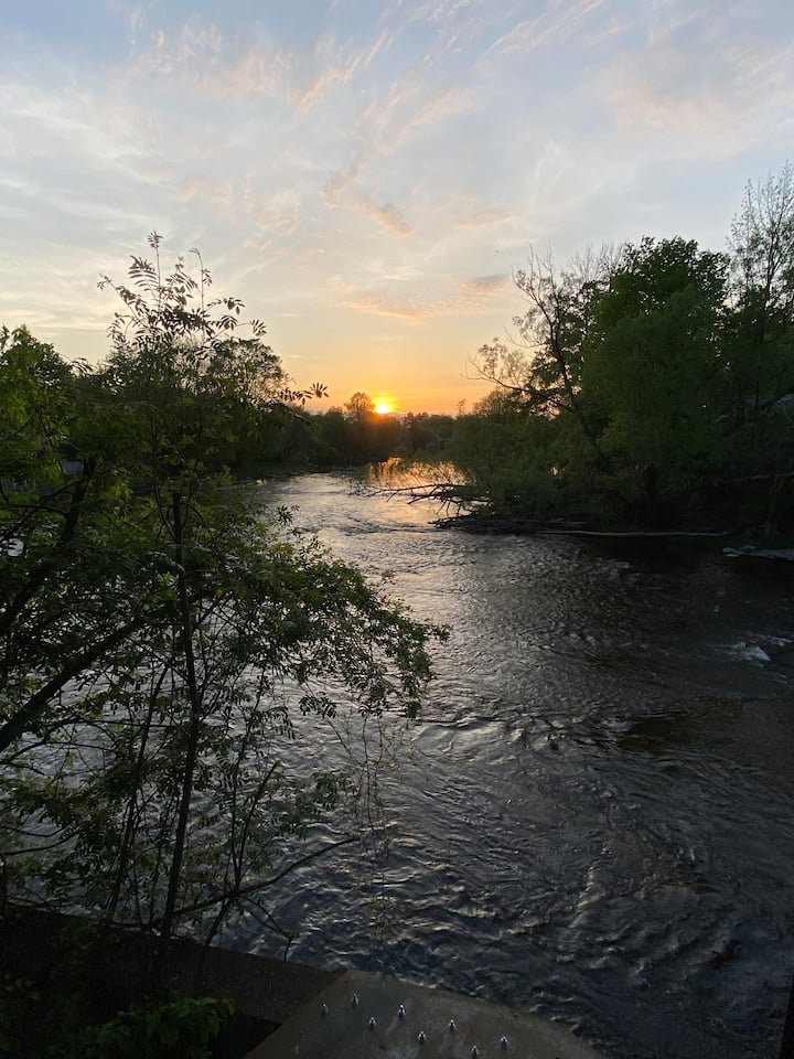 River View Apartment | Historic Bedford - Bedford
