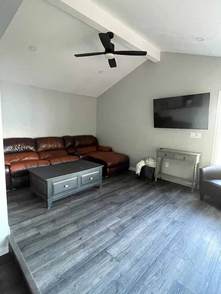 Earl Cove Getaway - Oceanfront - Sunshine Coast