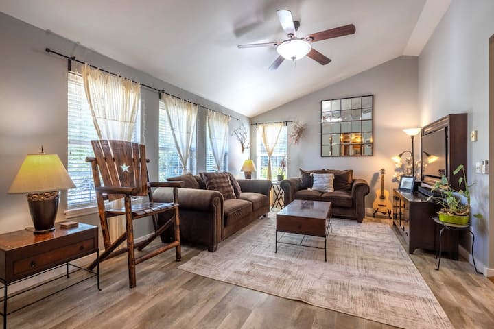 Easy Stay - Hot Tub, Peaceful, Pet Friendly - Hood River, OR