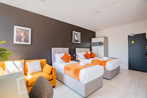 Top Airbnb: Stylish Studio | Near City Centre | Sleeps 3 in Cabra Glasnevin