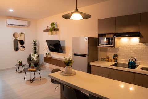 Apartment in the Golden Zone with Pool | Everything within walking distance