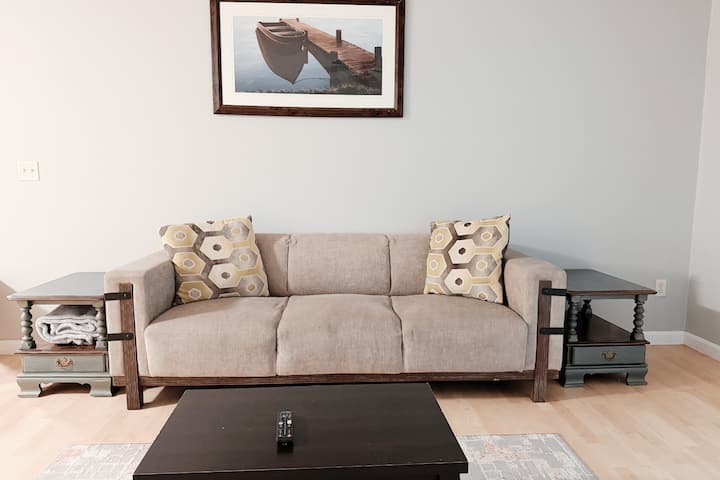 Comfortable 2br For Longer Stays | Balcony + Gym - Norwich, CT