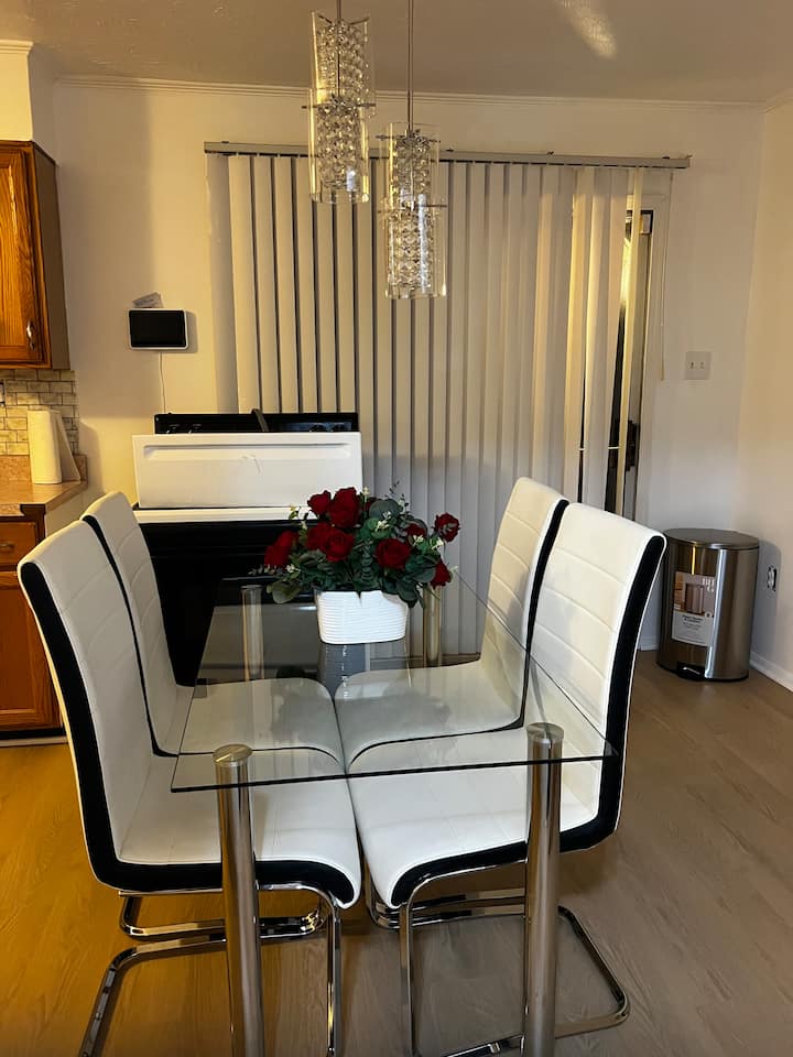 (W02) Great Room In Waldorf - Waldorf, MD