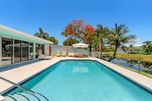 Sunset Canal | Pool, Sauna, Hot Tub