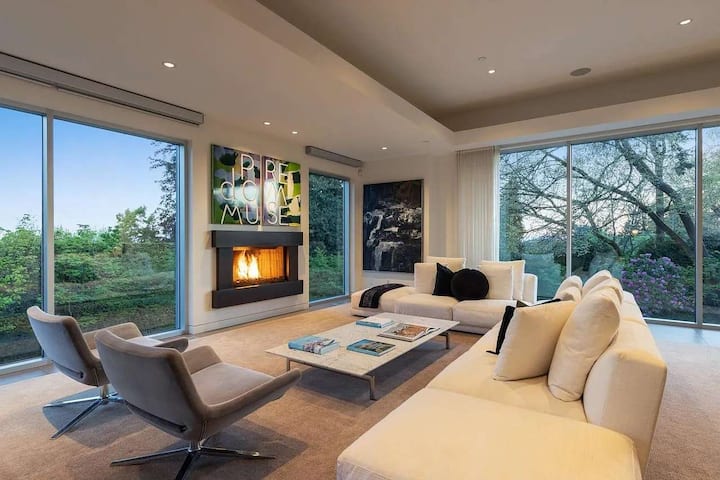 The Malibu Mansion On Marine Drive, Vancouver - Vancouver