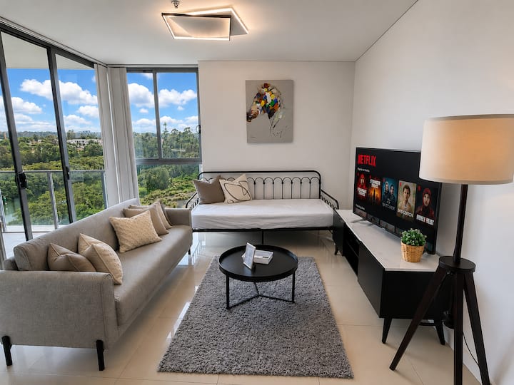 Stylish Riverside Apartment With Balcony & Parkin - Parramatta