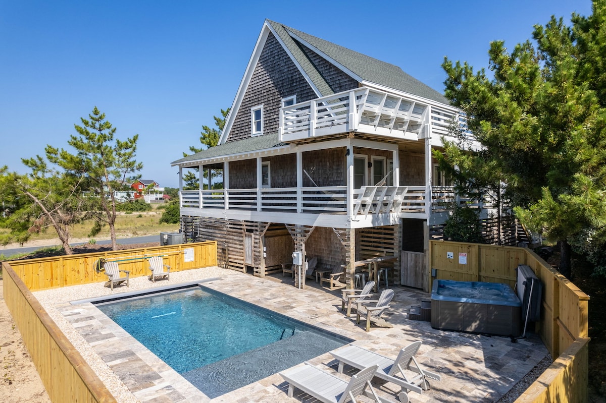 Designer Beach Cottage - Private Pool & Hot Tub