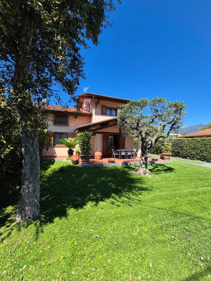 Villa Con Giardino - Massa