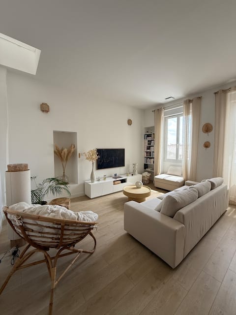 Top performing Airbnb: Exceptional apartment in the heart of Nîmes in Nîmes