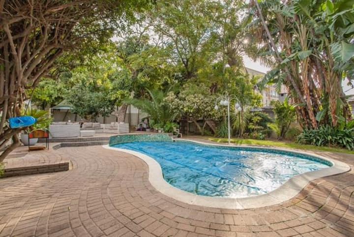 Student House Turned Boland Holiday Home! - Paarl
