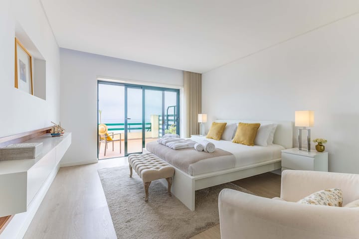 Sunset Cliffs With Ocean View By Portugal Active - Nazaré