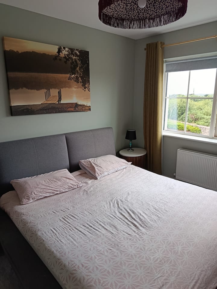 Stylish Room In Peaceful Family Home - Galway