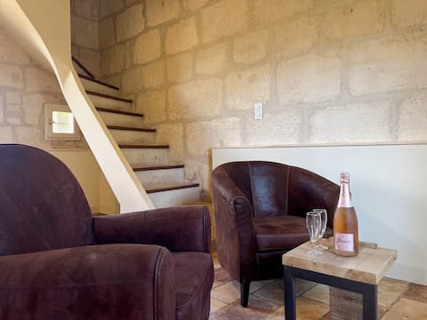 Successful Airbnb property: Le Mazet Dou Rose, a cottage with a pool in Provence in Arles