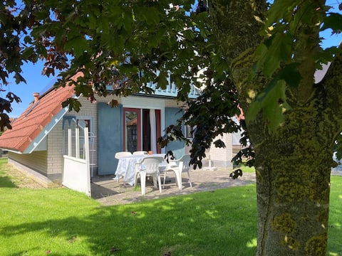 Successful Airbnb property: Charming Bungalow Rental in Anjum with River Views in Anjum Noordoost