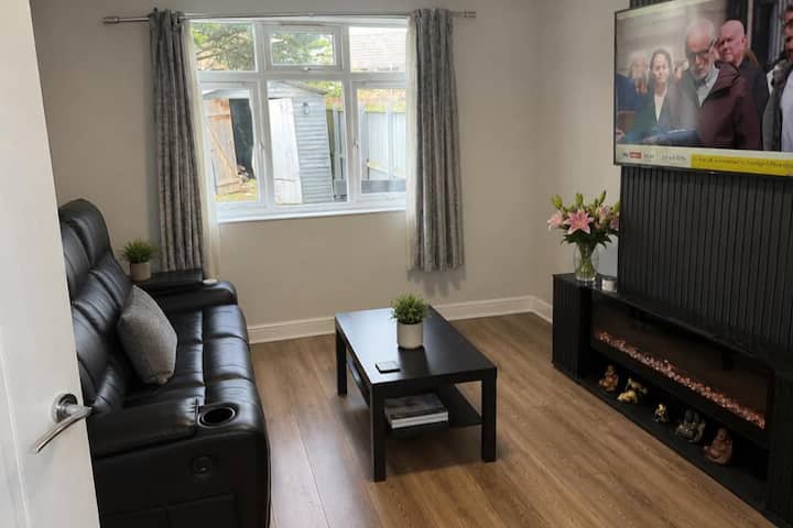 House Sleeps 6 With Hot Tub And Parking - Blackpool