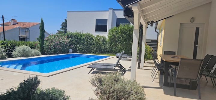 Apartment With A Private Pool - Jadranovo