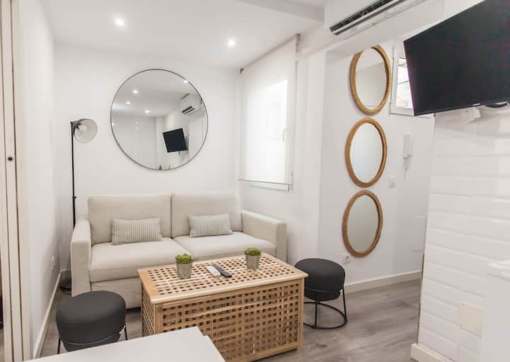 La Latina & El Rastro - Cozy And New - Madrid