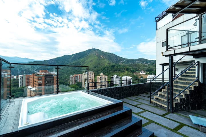 Luxury Penthouse | Private Jacuzzi & Sauna - Cali